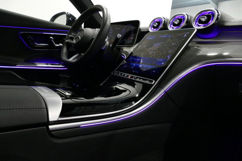 Mercedes-Benz CLE Coupé 300 e AMG Line / E53 AMG Look / Maxton design Bodykit / Panoramadak / Elektr. verstelbare voorstoelen + memory / Digital Light (Laser) / Apple Carplay - Android Auto / Stoelverwarming / Ambienteverlichting / 20'' LMV / Stuurwiel verwarming / Night p