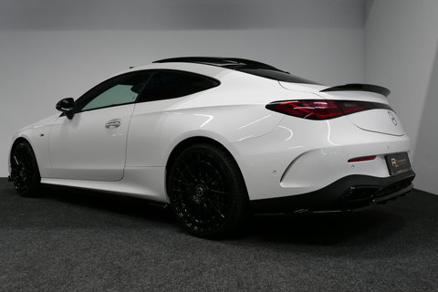 Mercedes-Benz CLE Coupé 300 e AMG Line / E53 AMG Look / Maxton design Bodykit / Panoramadak / Elektr. verstelbare voorstoelen + memory / Digital Light (Laser) / Apple Carplay - Android Auto / Stoelverwarming / Ambienteverlichting / 20'' LMV / Stuurwiel verwarming / Night p