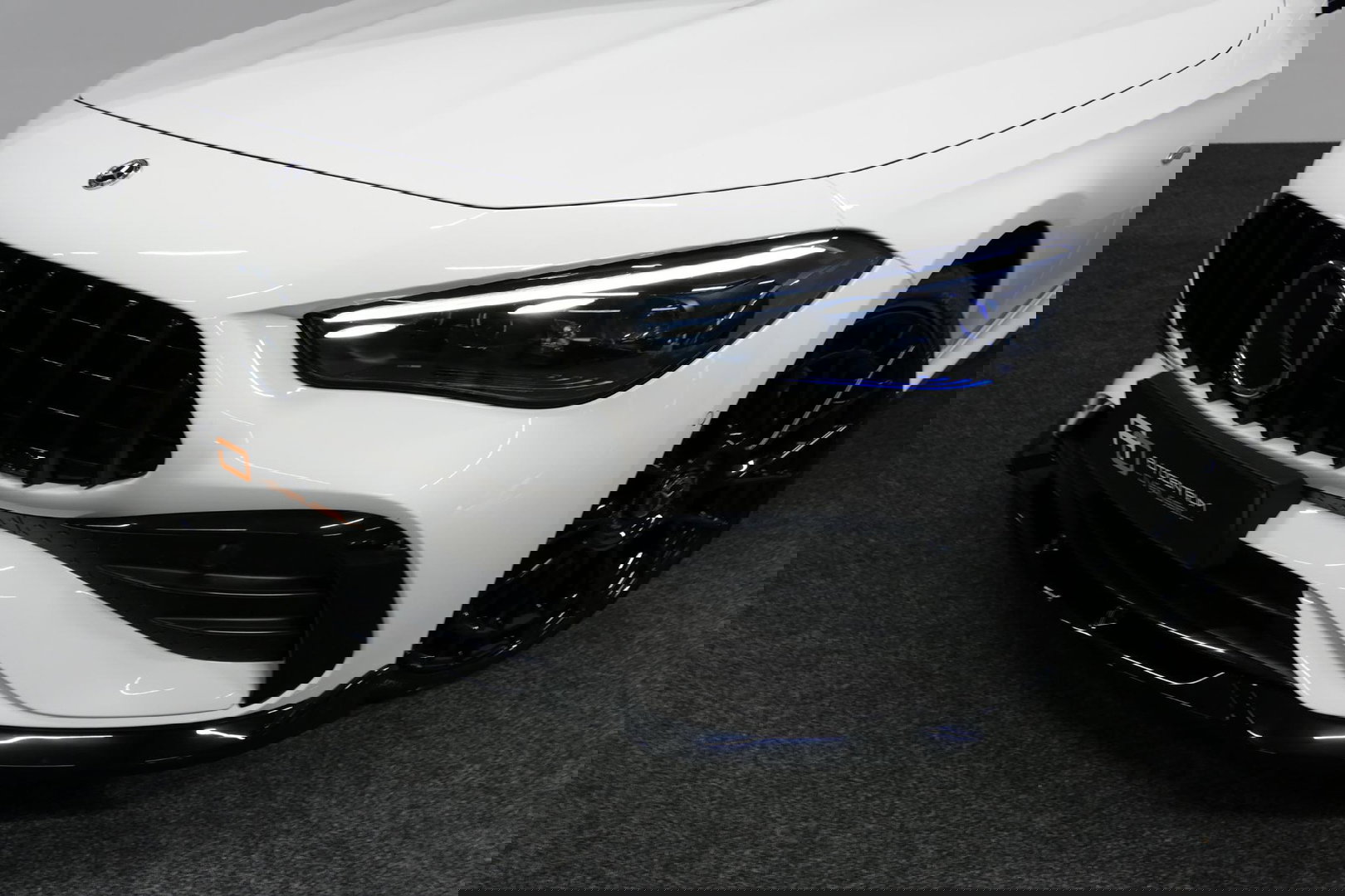 Mercedes-Benz CLE Coupé 300 e AMG Line / E53 AMG Look / Maxton design Bodykit / Panoramadak / Elektr. verstelbare voorstoelen + memory / Digital Light (Laser) / Apple Carplay - Android Auto / Stoelverwarming / Ambienteverlichting / 20'' LMV / Stuurwiel verwarming / Night p