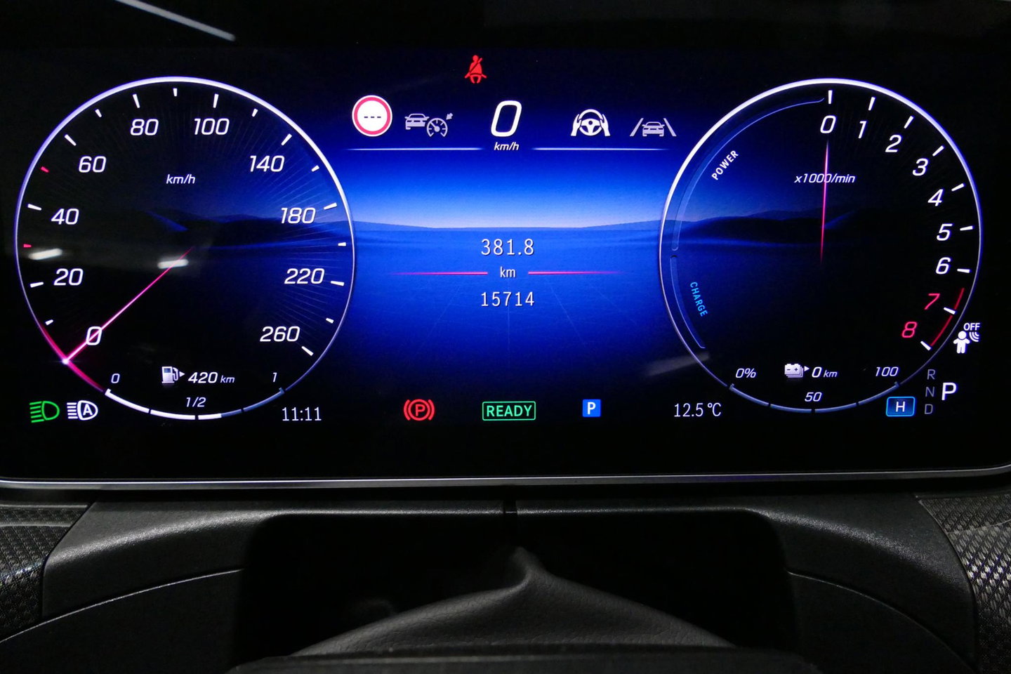 Mercedes-Benz CLE Coupé 300 e AMG Line / E53 AMG Look / Maxton design Bodykit / Panoramadak / Elektr. verstelbare voorstoelen + memory / Digital Light (Laser) / Apple Carplay - Android Auto / Stoelverwarming / Ambienteverlichting / 20'' LMV / Stuurwiel verwarming / Night p