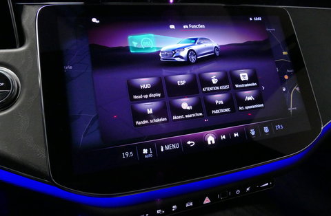 Mercedes-Benz E-Klasse 300 e AMG Line / E53 Diffuser / Maxton Design Bodykit V.2 / Panoramadak / Elektr. verstelbare voorstoelen + memory / Burmester 4D Surround Sound / Stoelkoeling & -verwarming / HUD / Apple Carplay - Android Auto / Ambienteverlichting / Rondomzichtcamera / 