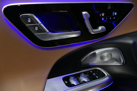 Mercedes-Benz E-Klasse 300 e AMG Line / E53 Diffuser / Maxton Design Bodykit V.2 / Panoramadak / Elektr. verstelbare voorstoelen + memory / Burmester 4D Surround Sound / Stoelkoeling & -verwarming / HUD / Apple Carplay - Android Auto / Ambienteverlichting / Rondomzichtcamera / 