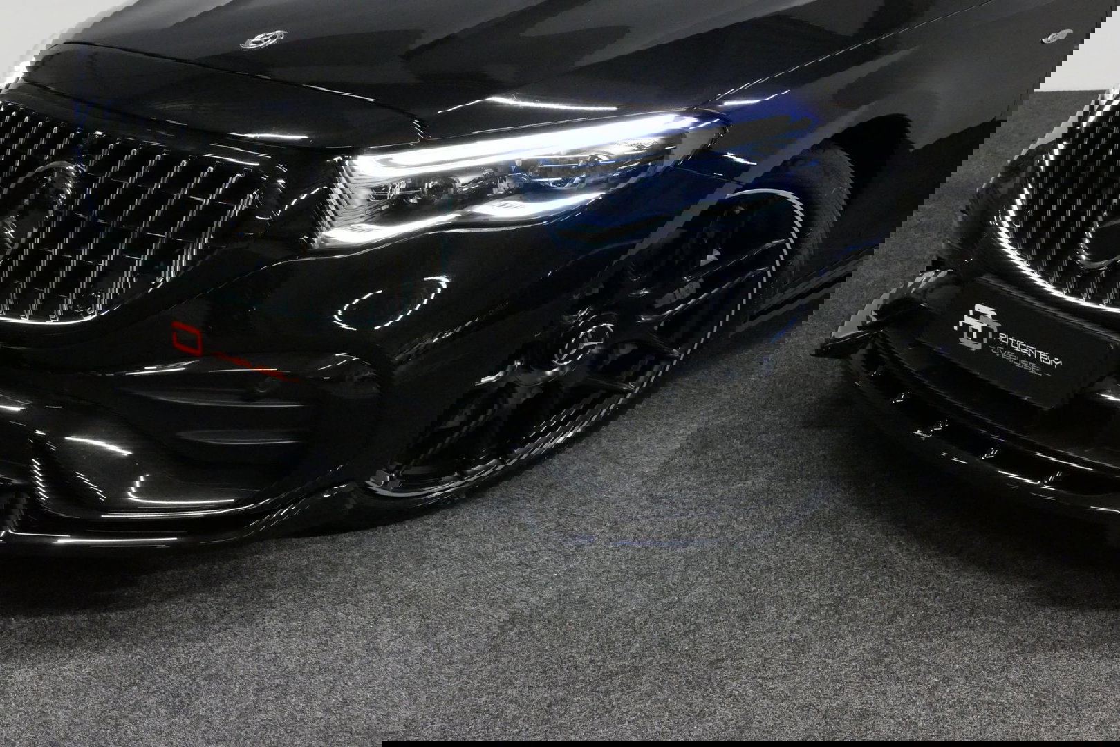 Mercedes-Benz E-Klasse 300 e AMG Line / E53 Diffuser / Maxton Design Bodykit V.2 / Panoramadak / Elektr. verstelbare voorstoelen + memory / Burmester 4D Surround Sound / Stoelkoeling & -verwarming / HUD / Apple Carplay - Android Auto / Ambienteverlichting / Rondomzichtcamera / 