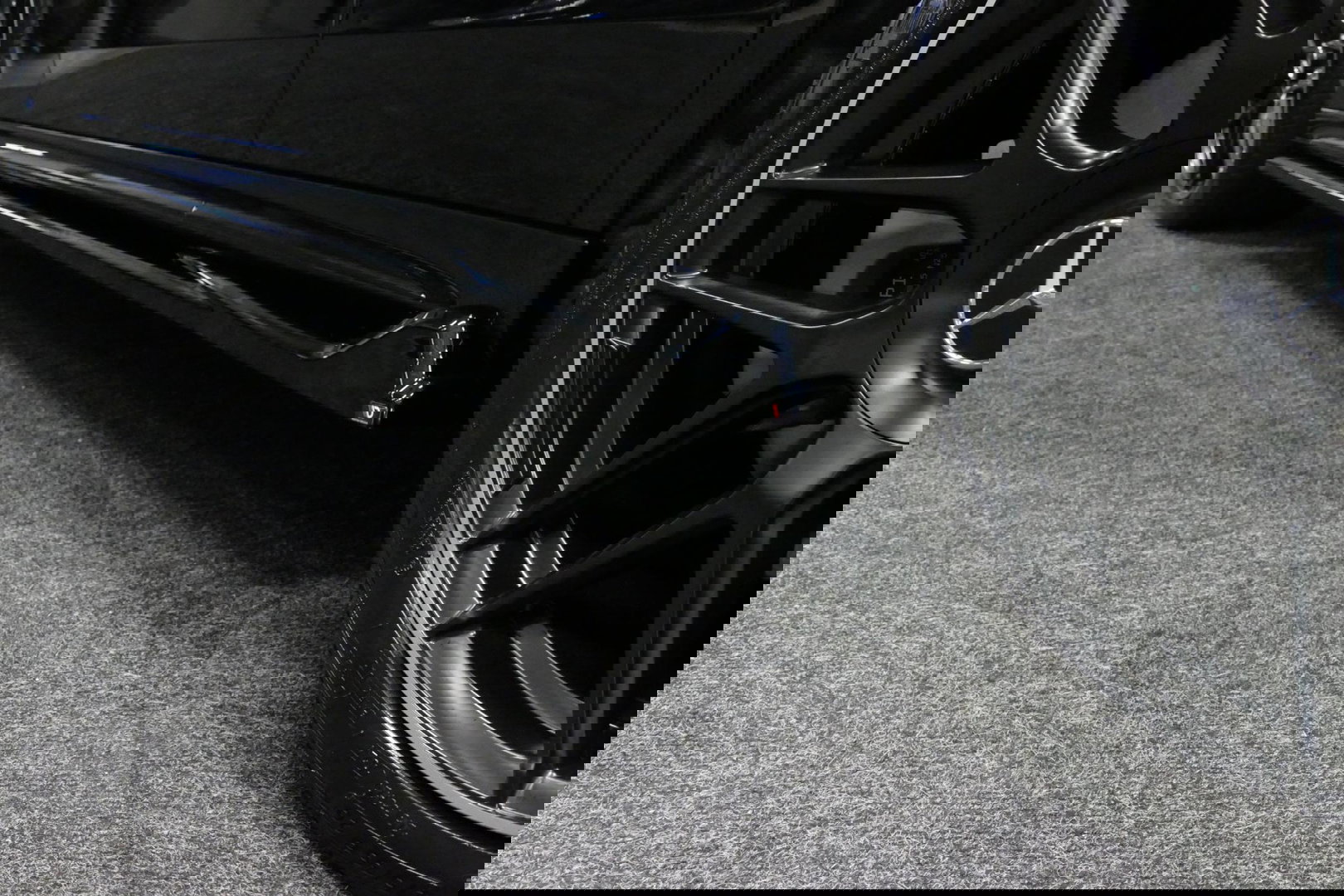 Mercedes-Benz E-Klasse 300 e AMG Line / E53 Diffuser / Maxton Design Bodykit V.2 / Panoramadak / Elektr. verstelbare voorstoelen + memory / Burmester 4D Surround Sound / Stoelkoeling & -verwarming / HUD / Apple Carplay - Android Auto / Ambienteverlichting / Rondomzichtcamera / 