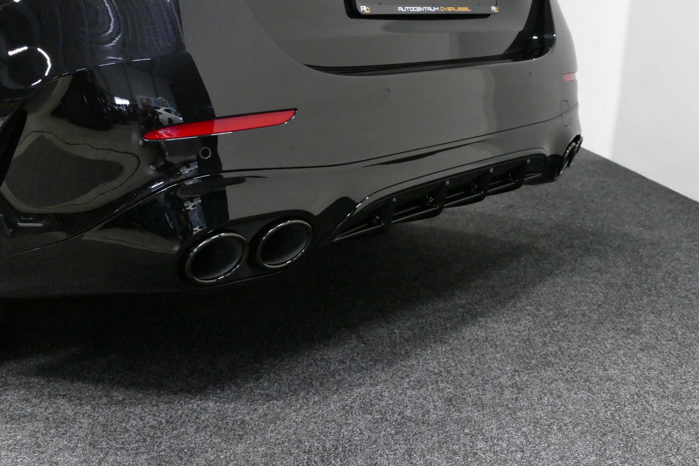 Mercedes-Benz E-Klasse 300 e AMG Line / E53 Diffuser / Maxton Design Bodykit V.2 / Panoramadak / Elektr. verstelbare voorstoelen + memory / Burmester 4D Surround Sound / Stoelkoeling & -verwarming / HUD / Apple Carplay - Android Auto / Ambienteverlichting / Rondomzichtcamera / 