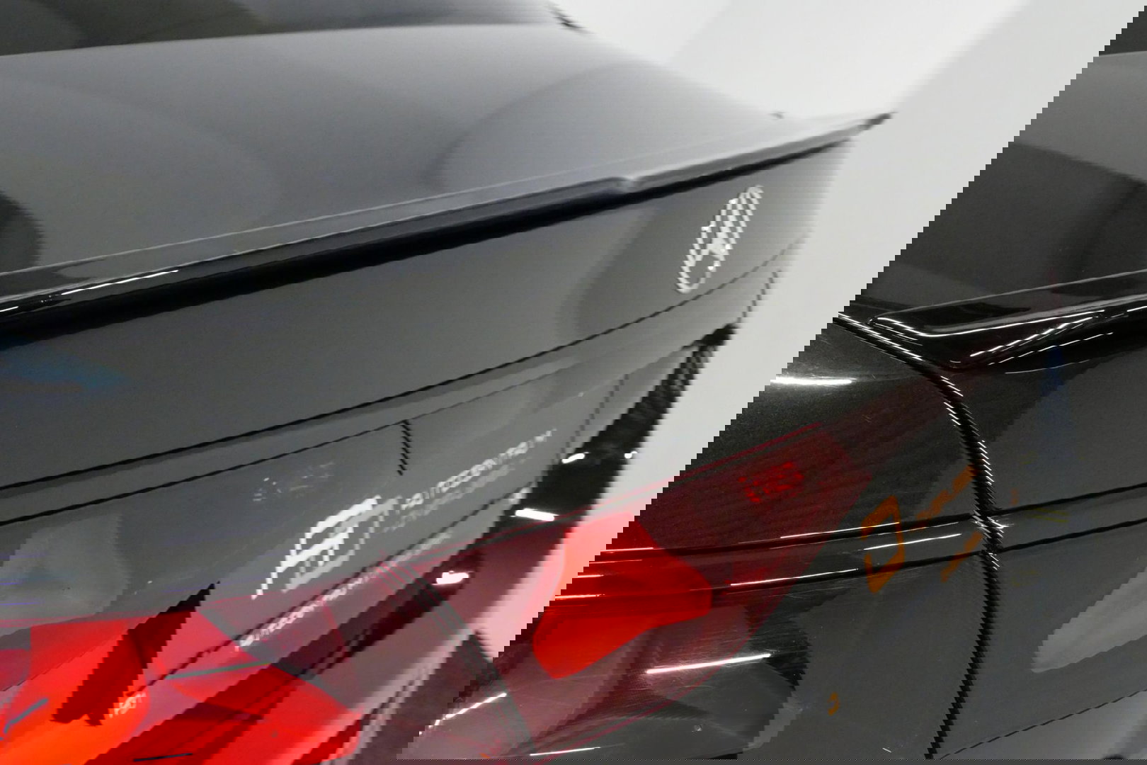 Mercedes-Benz E-Klasse 300 e AMG Line / E53 Diffuser / Maxton Design Bodykit V.2 / Panoramadak / Elektr. verstelbare voorstoelen + memory / Burmester 4D Surround Sound / Stoelkoeling & -verwarming / HUD / Apple Carplay - Android Auto / Ambienteverlichting / Rondomzichtcamera / 