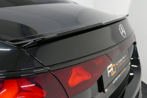 Mercedes-Benz E-Klasse 300 e AMG Line / E53 Diffuser / Maxton Design Bodykit V.2 / Panoramadak / Elektr. verstelbare voorstoelen + memory / Burmester 4D Surround Sound / Stoelkoeling & -verwarming / HUD / Apple Carplay - Android Auto / Ambienteverlichting / Rondomzichtcamera / 