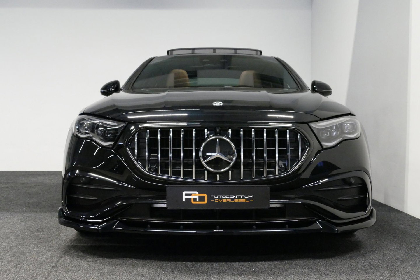 Mercedes-Benz E-Klasse 300 e AMG Line / E53 Diffuser / Maxton Design Bodykit V.2 / Panoramadak / Elektr. verstelbare voorstoelen + memory / Burmester 4D Surround Sound / Stoelkoeling & -verwarming / HUD / Apple Carplay - Android Auto / Ambienteverlichting / Rondomzichtcamera / 