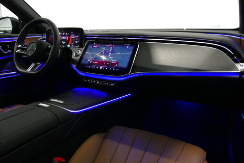 Mercedes-Benz E-Klasse 300 e AMG Line / E53 Diffuser / Maxton Design Bodykit V.2 / Panoramadak / Elektr. verstelbare voorstoelen + memory / Burmester 4D Surround Sound / Stoelkoeling & -verwarming / HUD / Apple Carplay - Android Auto / Ambienteverlichting / Rondomzichtcamera / 