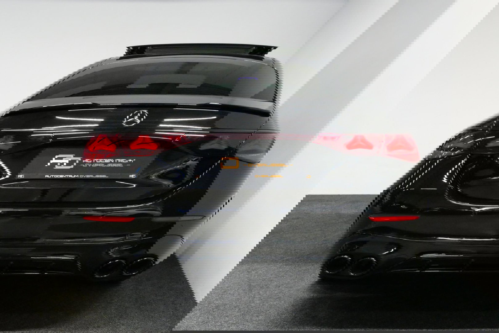 Mercedes-Benz E-Klasse 300 e AMG Line / E53 Diffuser / Maxton Design Bodykit V.2 / Panoramadak / Elektr. verstelbare voorstoelen + memory / Burmester 4D Surround Sound / Stoelkoeling & -verwarming / HUD / Apple Carplay - Android Auto / Ambienteverlichting / Rondomzichtcamera / 