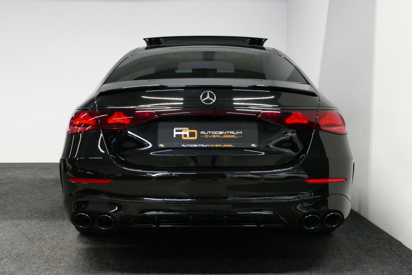 Mercedes-Benz E-Klasse 300 e AMG Line / E53 Diffuser / Maxton Design Bodykit V.2 / Panoramadak / Elektr. verstelbare voorstoelen + memory / Burmester 4D Surround Sound / Stoelkoeling & -verwarming / HUD / Apple Carplay - Android Auto / Ambienteverlichting / Rondomzichtcamera / 