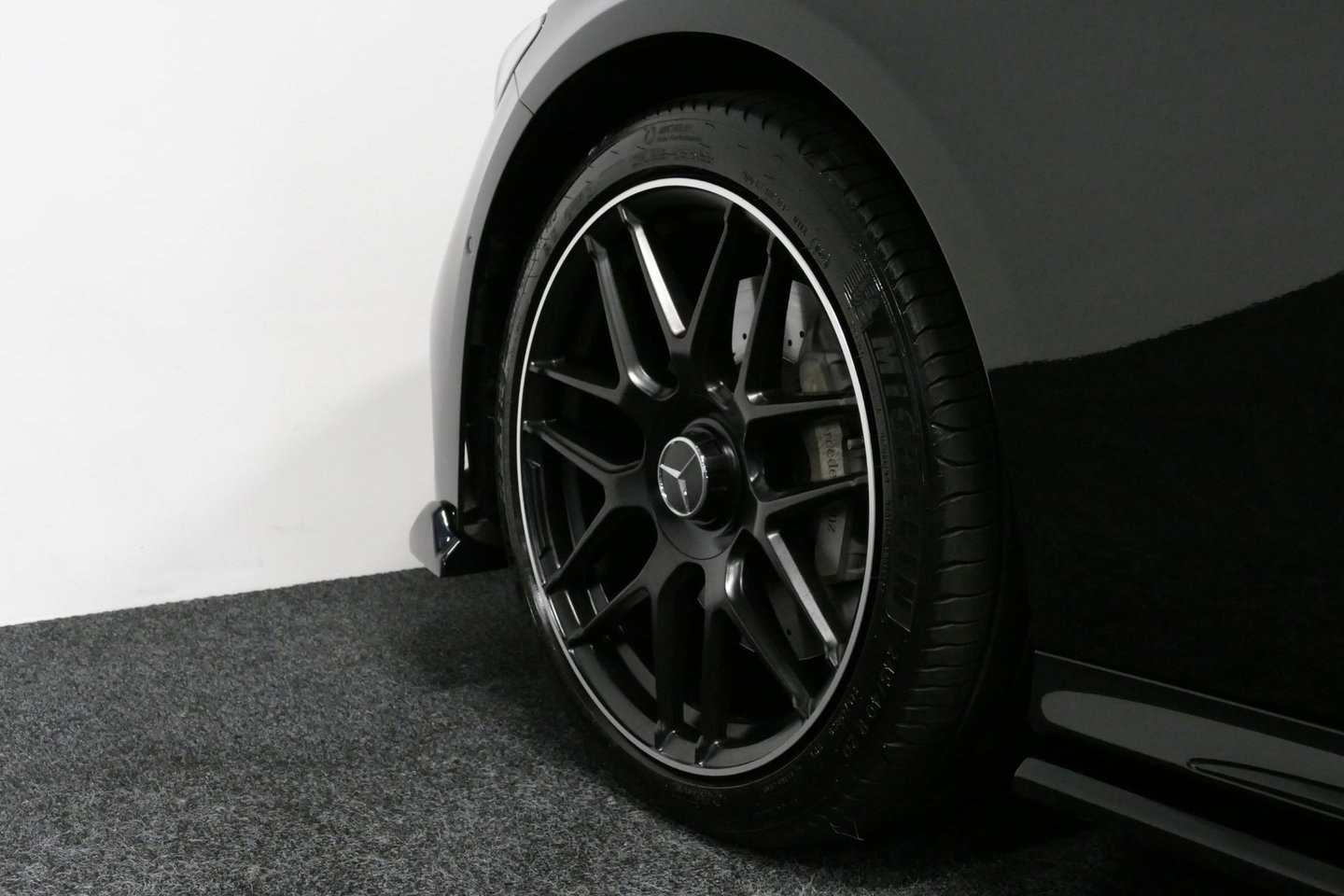 Mercedes-Benz E-Klasse 300 e AMG Line / E53 Diffuser / Maxton Design Bodykit V.2 / Panoramadak / Elektr. verstelbare voorstoelen + memory / Burmester 4D Surround Sound / Stoelkoeling & -verwarming / HUD / Apple Carplay - Android Auto / Ambienteverlichting / Rondomzichtcamera / 