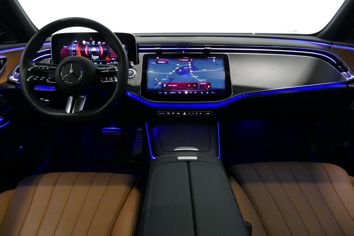 Mercedes-Benz E-Klasse 300 e AMG Line / E53 Diffuser / Maxton Design Bodykit V.2 / Panoramadak / Elektr. verstelbare voorstoelen + memory / Burmester 4D Surround Sound / Stoelkoeling & -verwarming / HUD / Apple Carplay - Android Auto / Ambienteverlichting / Rondomzichtcamera / 