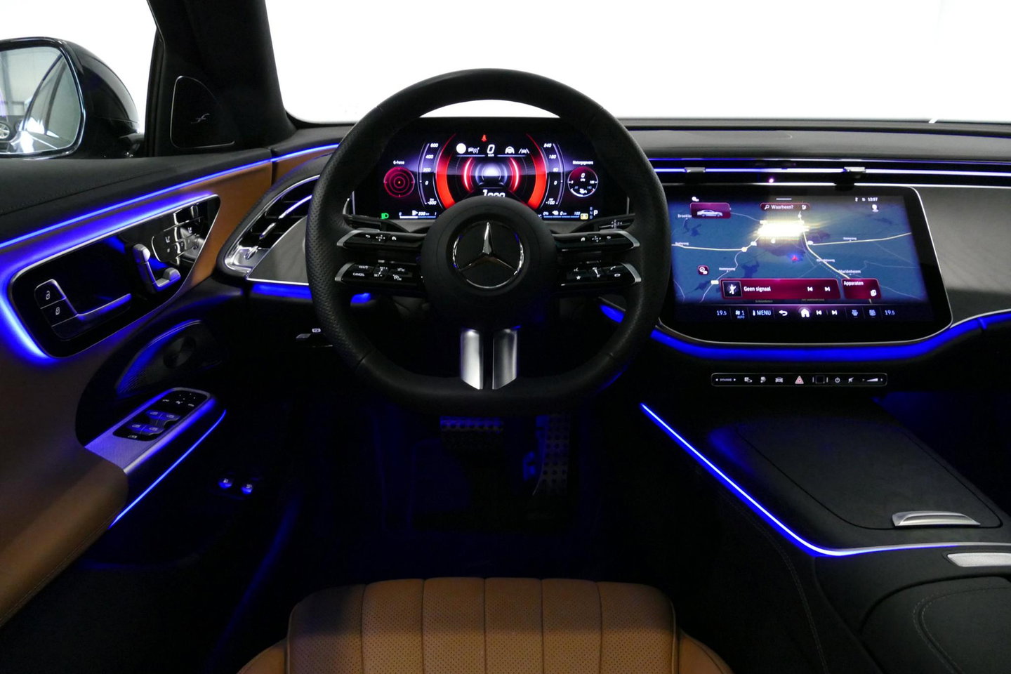 Mercedes-Benz E-Klasse 300 e AMG Line / E53 Diffuser / Maxton Design Bodykit V.2 / Panoramadak / Elektr. verstelbare voorstoelen + memory / Burmester 4D Surround Sound / Stoelkoeling & -verwarming / HUD / Apple Carplay - Android Auto / Ambienteverlichting / Rondomzichtcamera / 