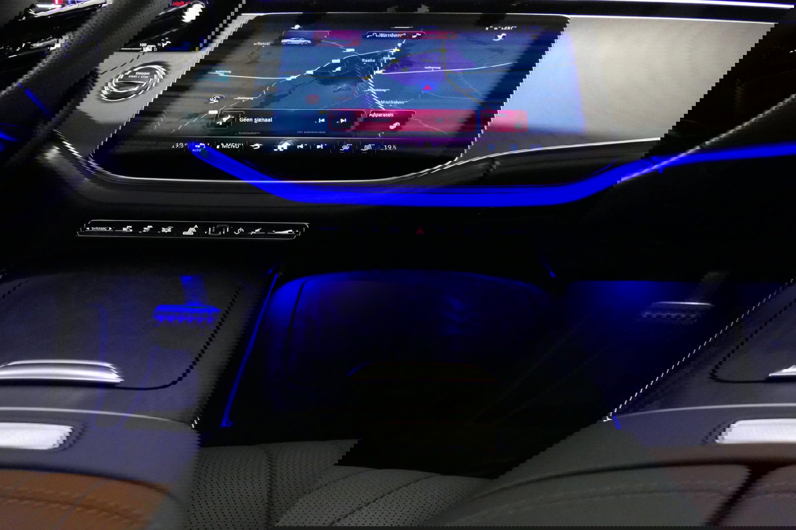 Mercedes-Benz E-Klasse 300 e AMG Line / E53 Diffuser / Maxton Design Bodykit V.2 / Panoramadak / Elektr. verstelbare voorstoelen + memory / Burmester 4D Surround Sound / Stoelkoeling & -verwarming / HUD / Apple Carplay - Android Auto / Ambienteverlichting / Rondomzichtcamera / 