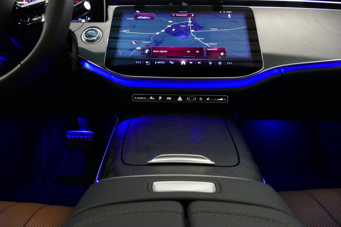 Mercedes-Benz E-Klasse 300 e AMG Line / E53 Diffuser / Maxton Design Bodykit V.2 / Panoramadak / Elektr. verstelbare voorstoelen + memory / Burmester 4D Surround Sound / Stoelkoeling & -verwarming / HUD / Apple Carplay - Android Auto / Ambienteverlichting / Rondomzichtcamera / 