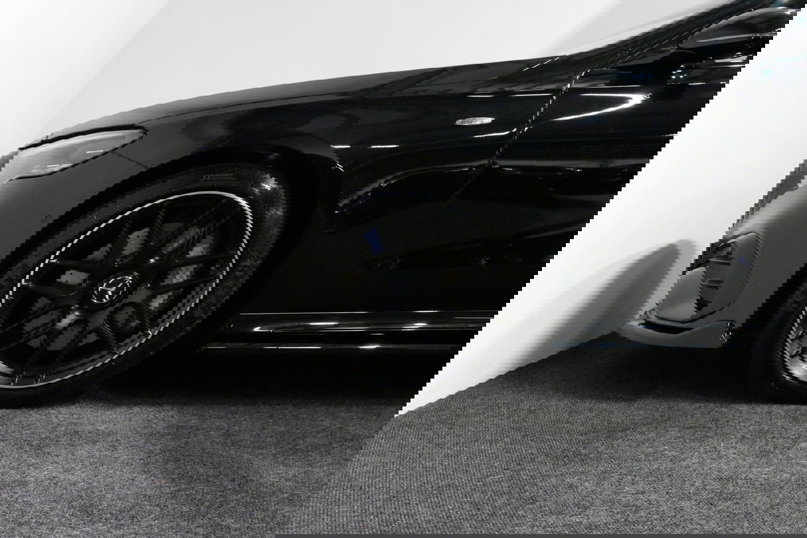 Mercedes-Benz E-Klasse 300 e AMG Line / E53 Diffuser / Maxton Design Bodykit V.2 / Panoramadak / Elektr. verstelbare voorstoelen + memory / Burmester 4D Surround Sound / Stoelkoeling & -verwarming / HUD / Apple Carplay - Android Auto / Ambienteverlichting / Rondomzichtcamera / 