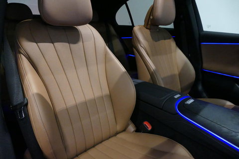 Mercedes-Benz E-Klasse 300 e AMG Line / E53 Diffuser / Maxton Design Bodykit V.2 / Panoramadak / Elektr. verstelbare voorstoelen + memory / Burmester 4D Surround Sound / Stoelkoeling & -verwarming / HUD / Apple Carplay - Android Auto / Ambienteverlichting / Rondomzichtcamera / 
