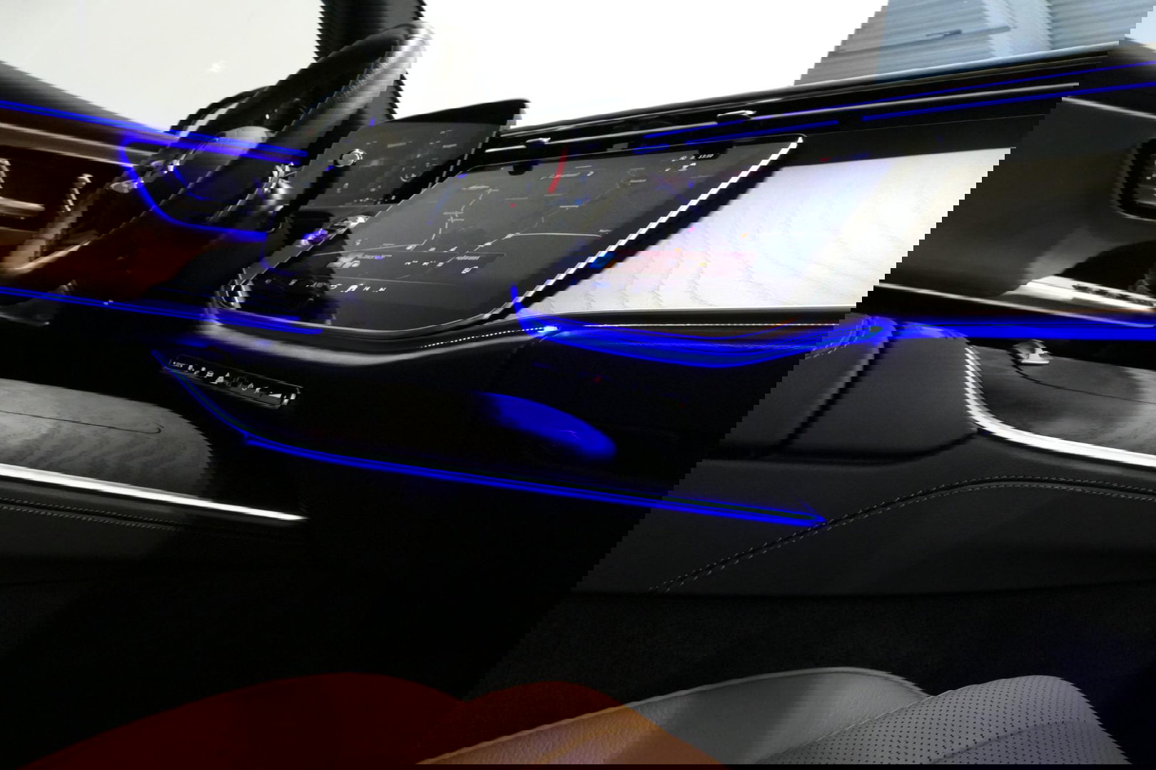 Mercedes-Benz E-Klasse 300 e AMG Line / E53 Diffuser / Maxton Design Bodykit V.2 / Panoramadak / Elektr. verstelbare voorstoelen + memory / Burmester 4D Surround Sound / Stoelkoeling & -verwarming / HUD / Apple Carplay - Android Auto / Ambienteverlichting / Rondomzichtcamera / 