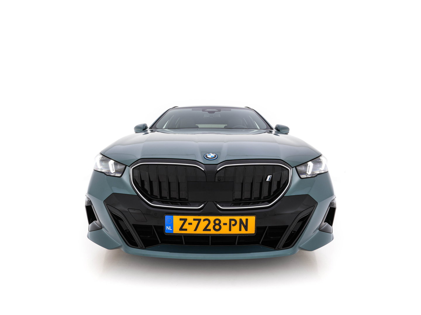 BMW i5 Touring eDrive40 84 kWh M-Sportpack [ 3-Fase ] (INCL.BTW) *HEAD-UP | LEATHER | FULL-LED | BOWERS&WILKINS | MEMORY-PACK | TOP-VIEW | BLINDSPOT | KEYLESS | WIDESCREEN-DIGI-COCKPIT | HEATED/VENTILATED-SPORTSEATS | PRIVACY-GLASS | NAVI-FULLMA