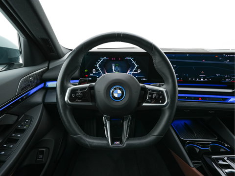 BMW i5 Touring eDrive40 84 kWh M-Sportpack [ 3-Fase ] (INCL.BTW) *HEAD-UP | LEATHER | FULL-LED | BOWERS&WILKINS | MEMORY-PACK | TOP-VIEW | BLINDSPOT | KEYLESS | WIDESCREEN-DIGI-COCKPIT | HEATED/VENTILATED-SPORTSEATS | PRIVACY-GLASS | NAVI-FULLMA