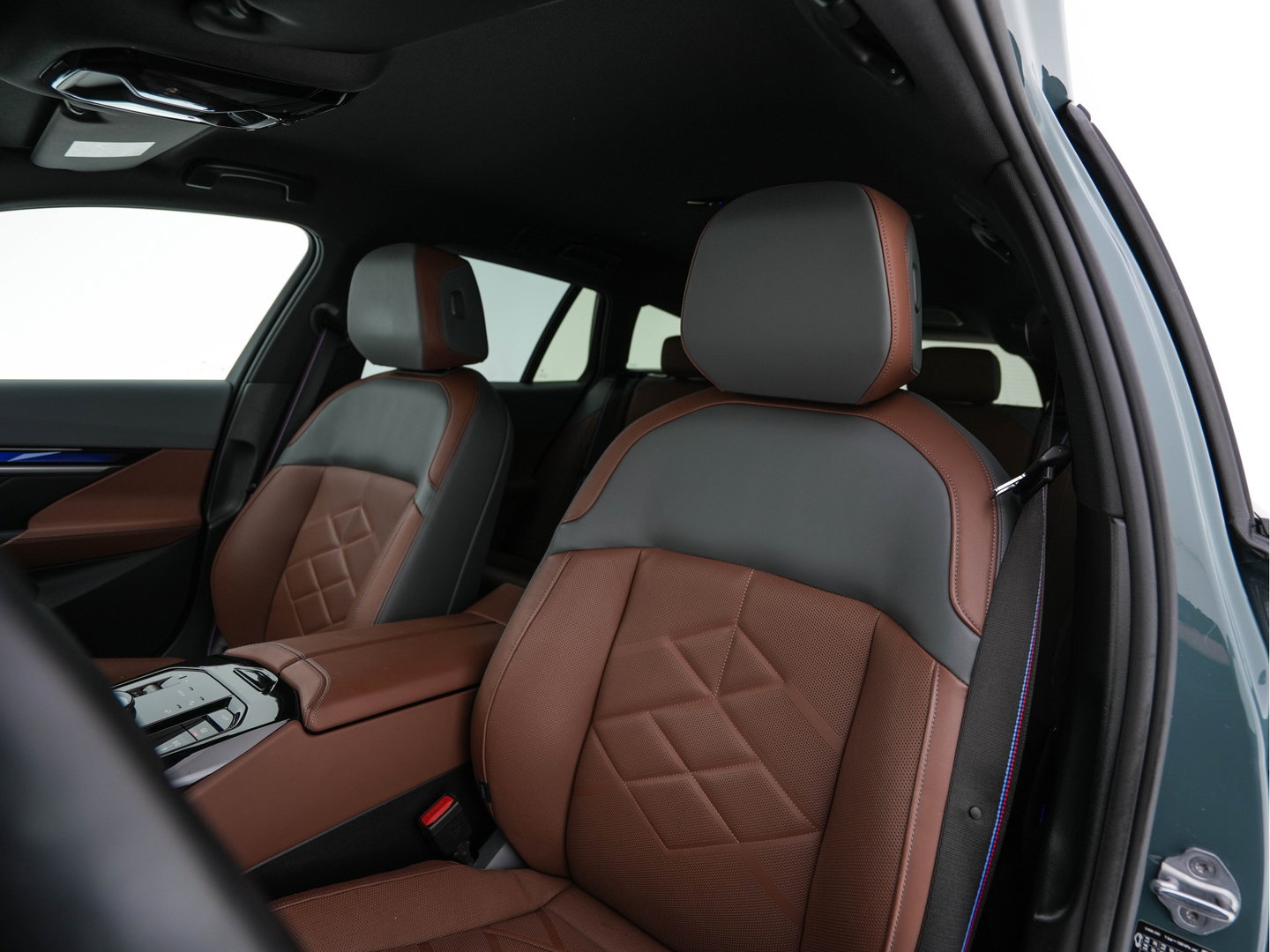 BMW i5 Touring eDrive40 84 kWh M-Sportpack [ 3-Fase ] (INCL.BTW) *HEAD-UP | LEATHER | FULL-LED | BOWERS&WILKINS | MEMORY-PACK | TOP-VIEW | BLINDSPOT | KEYLESS | WIDESCREEN-DIGI-COCKPIT | HEATED/VENTILATED-SPORTSEATS | PRIVACY-GLASS | NAVI-FULLMA