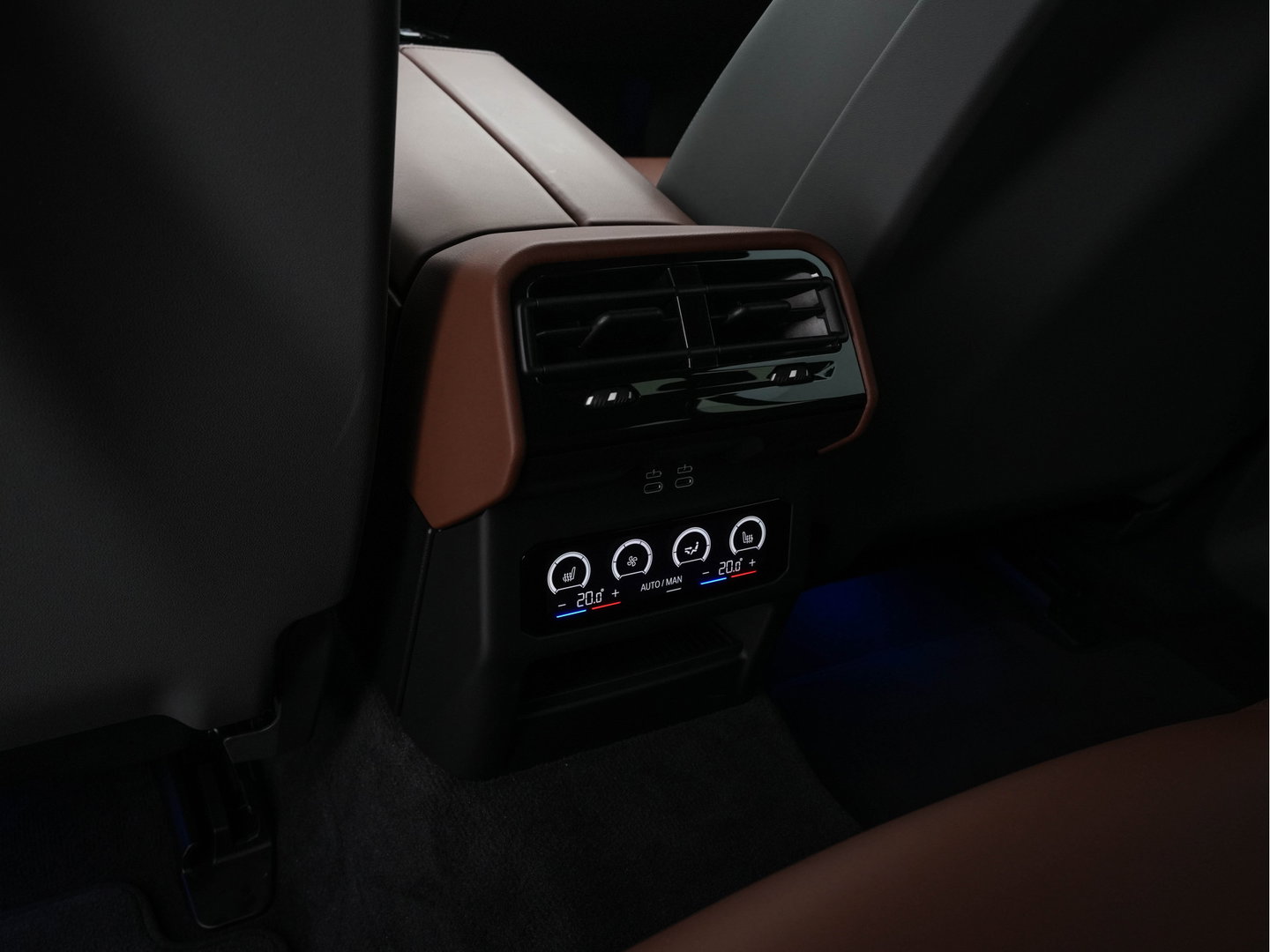 BMW i5 Touring eDrive40 84 kWh M-Sportpack [ 3-Fase ] (INCL.BTW) *HEAD-UP | LEATHER | FULL-LED | BOWERS&WILKINS | MEMORY-PACK | TOP-VIEW | BLINDSPOT | KEYLESS | WIDESCREEN-DIGI-COCKPIT | HEATED/VENTILATED-SPORTSEATS | PRIVACY-GLASS | NAVI-FULLMA