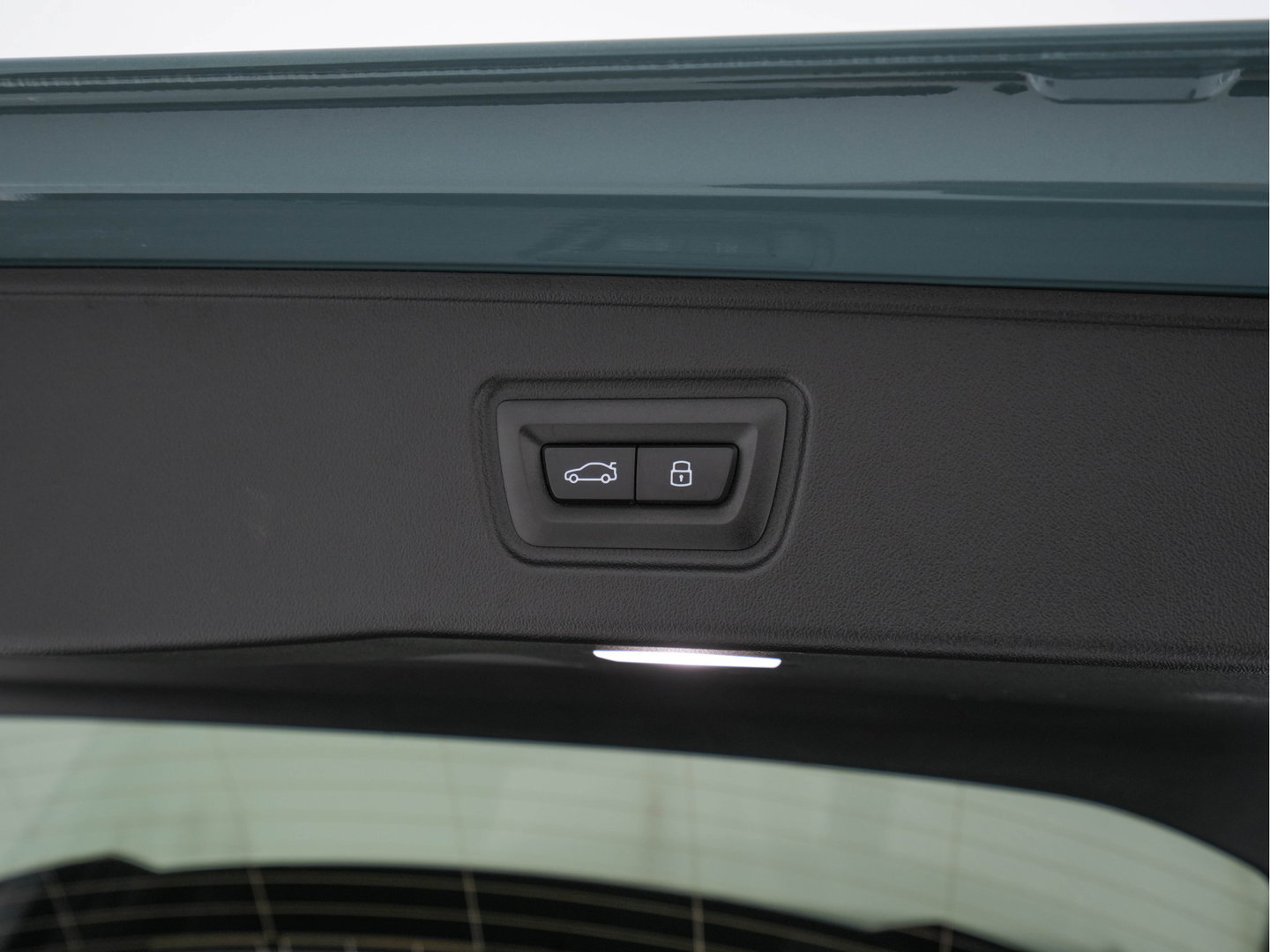 BMW i5 Touring eDrive40 84 kWh M-Sportpack [ 3-Fase ] (INCL.BTW) *HEAD-UP | LEATHER | FULL-LED | BOWERS&WILKINS | MEMORY-PACK | TOP-VIEW | BLINDSPOT | KEYLESS | WIDESCREEN-DIGI-COCKPIT | HEATED/VENTILATED-SPORTSEATS | PRIVACY-GLASS | NAVI-FULLMA