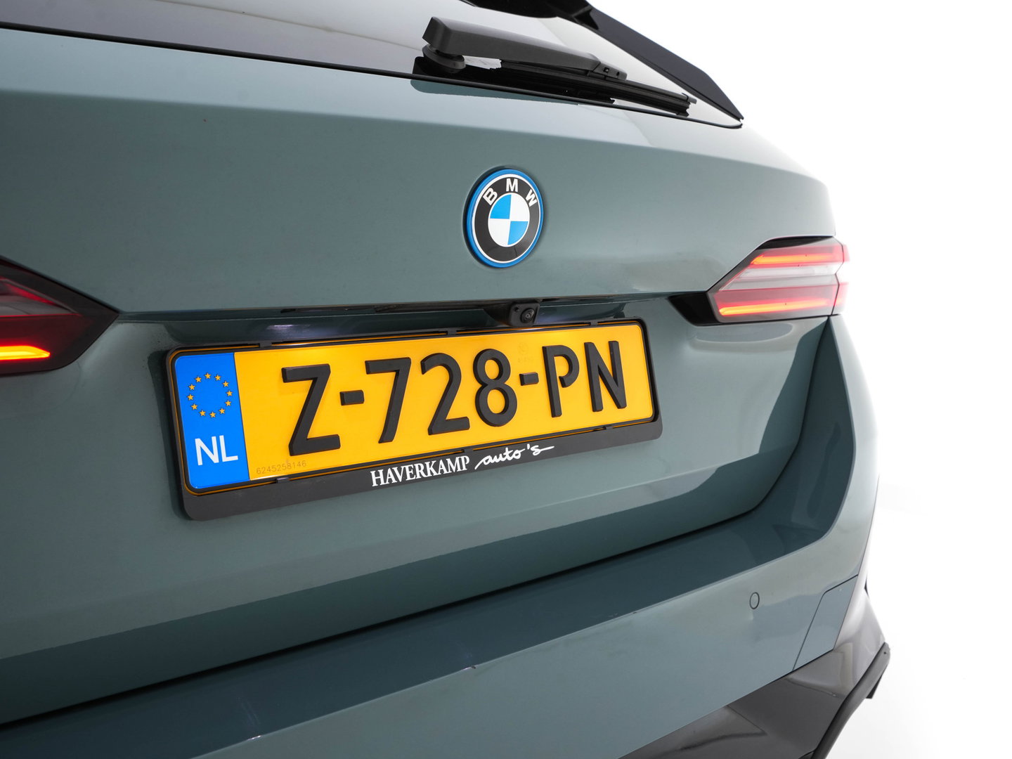 BMW i5 Touring eDrive40 84 kWh M-Sportpack [ 3-Fase ] (INCL.BTW) *HEAD-UP | LEATHER | FULL-LED | BOWERS&WILKINS | MEMORY-PACK | TOP-VIEW | BLINDSPOT | KEYLESS | WIDESCREEN-DIGI-COCKPIT | HEATED/VENTILATED-SPORTSEATS | PRIVACY-GLASS | NAVI-FULLMA