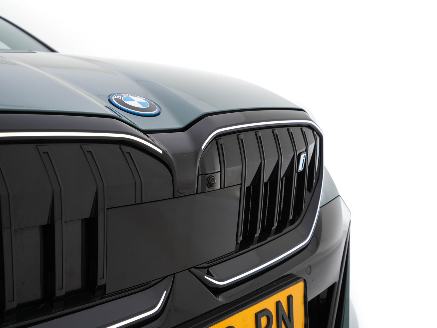 BMW i5 Touring eDrive40 84 kWh M-Sportpack [ 3-Fase ] (INCL.BTW) *HEAD-UP | LEATHER | FULL-LED | BOWERS&WILKINS | MEMORY-PACK | TOP-VIEW | BLINDSPOT | KEYLESS | WIDESCREEN-DIGI-COCKPIT | HEATED/VENTILATED-SPORTSEATS | PRIVACY-GLASS | NAVI-FULLMA