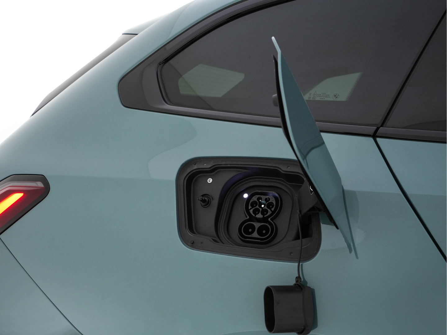 BMW i5 Touring eDrive40 84 kWh M-Sportpack [ 3-Fase ] (INCL.BTW) *HEAD-UP | LEATHER | FULL-LED | BOWERS&WILKINS | MEMORY-PACK | TOP-VIEW | BLINDSPOT | KEYLESS | WIDESCREEN-DIGI-COCKPIT | HEATED/VENTILATED-SPORTSEATS | PRIVACY-GLASS | NAVI-FULLMA