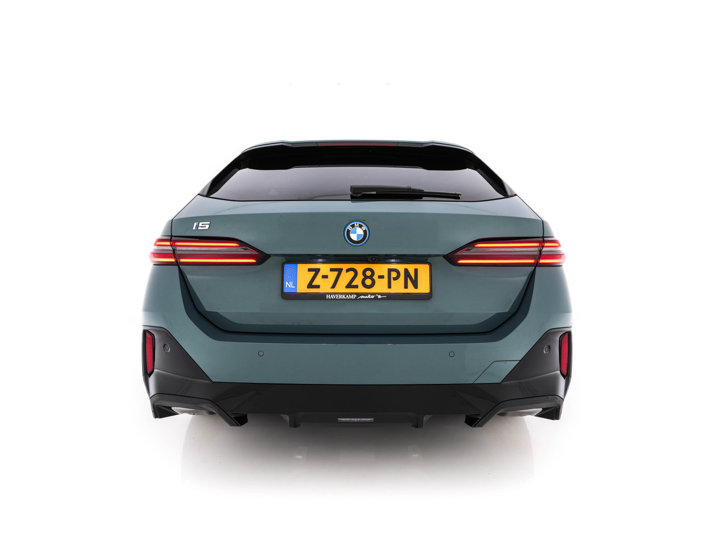 BMW i5 Touring eDrive40 84 kWh M-Sportpack [ 3-Fase ] (INCL.BTW) *HEAD-UP | LEATHER | FULL-LED | BOWERS&WILKINS | MEMORY-PACK | TOP-VIEW | BLINDSPOT | KEYLESS | WIDESCREEN-DIGI-COCKPIT | HEATED/VENTILATED-SPORTSEATS | PRIVACY-GLASS | NAVI-FULLMA