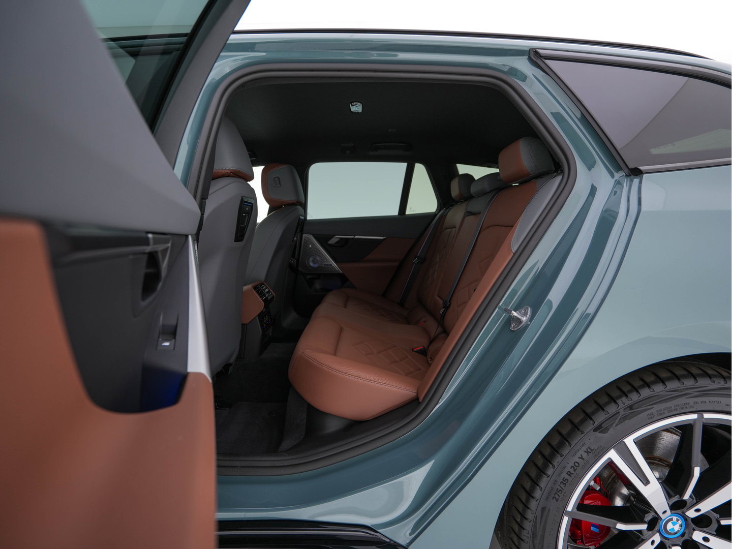 BMW i5 Touring eDrive40 84 kWh M-Sportpack [ 3-Fase ] (INCL.BTW) *HEAD-UP | LEATHER | FULL-LED | BOWERS&WILKINS | MEMORY-PACK | TOP-VIEW | BLINDSPOT | KEYLESS | WIDESCREEN-DIGI-COCKPIT | HEATED/VENTILATED-SPORTSEATS | PRIVACY-GLASS | NAVI-FULLMA