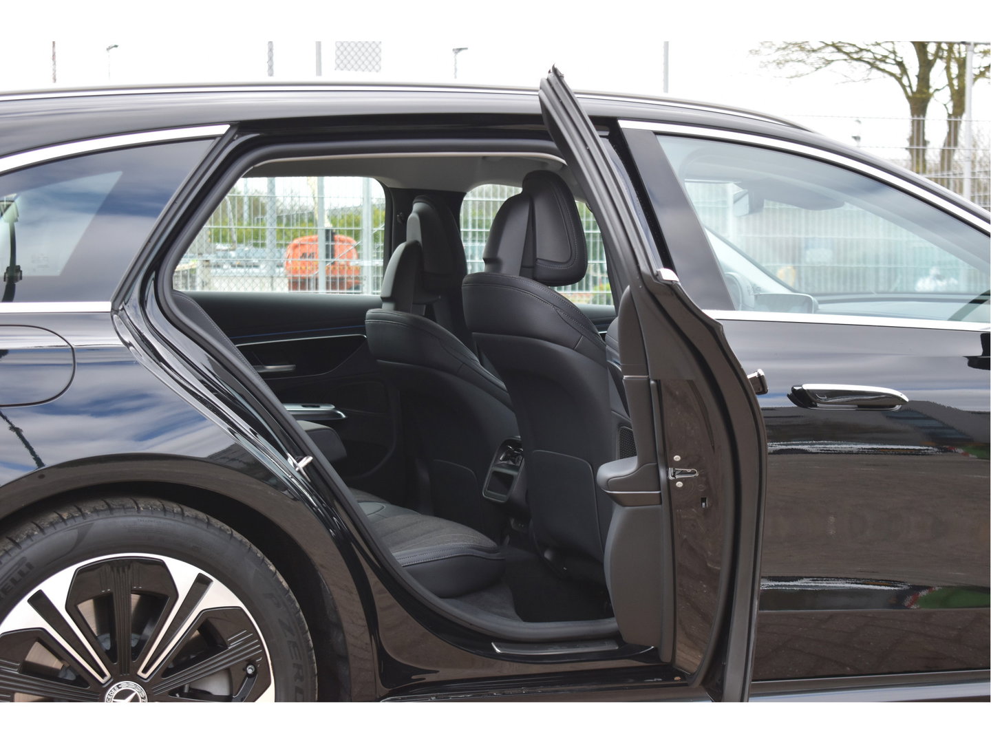 Mercedes-Benz E-Klasse Estate 300e Luxury Winterpakket Plug-In 313 pk | Elekt.trekhaak | Keyless | Widescreen | Standkachel | DAB | Stuur- & stoelverwarming | Full LED