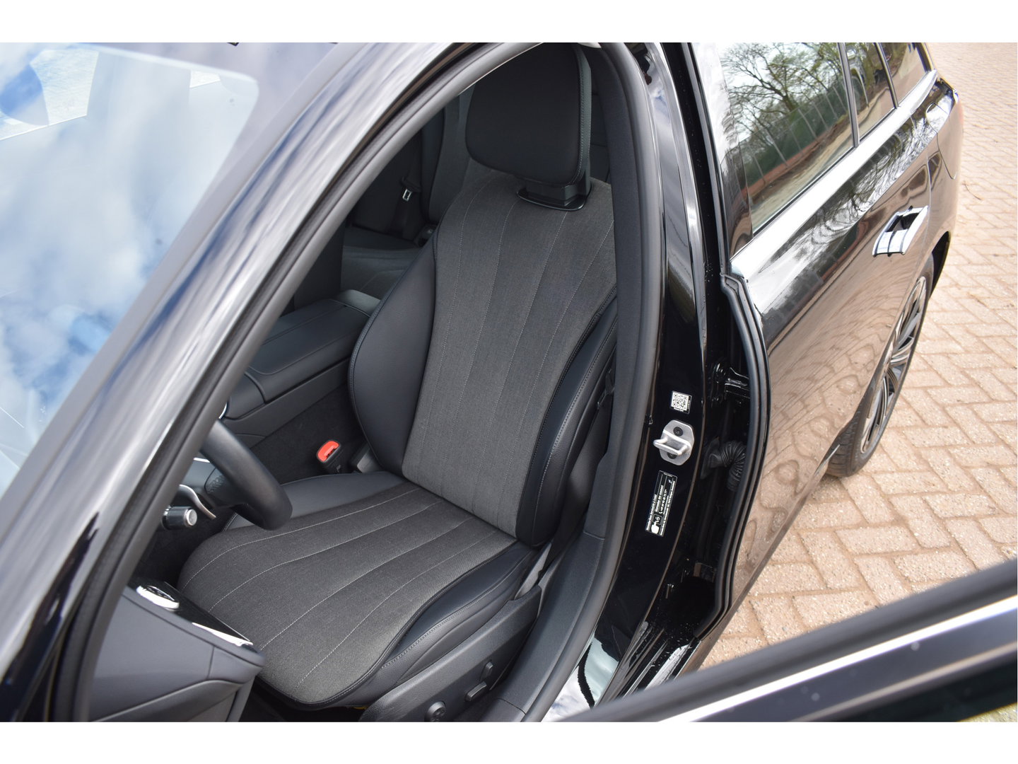 Mercedes-Benz E-Klasse Estate 300e Luxury Winterpakket Plug-In 313 pk | Elekt.trekhaak | Keyless | Widescreen | Standkachel | DAB | Stuur- & stoelverwarming | Full LED