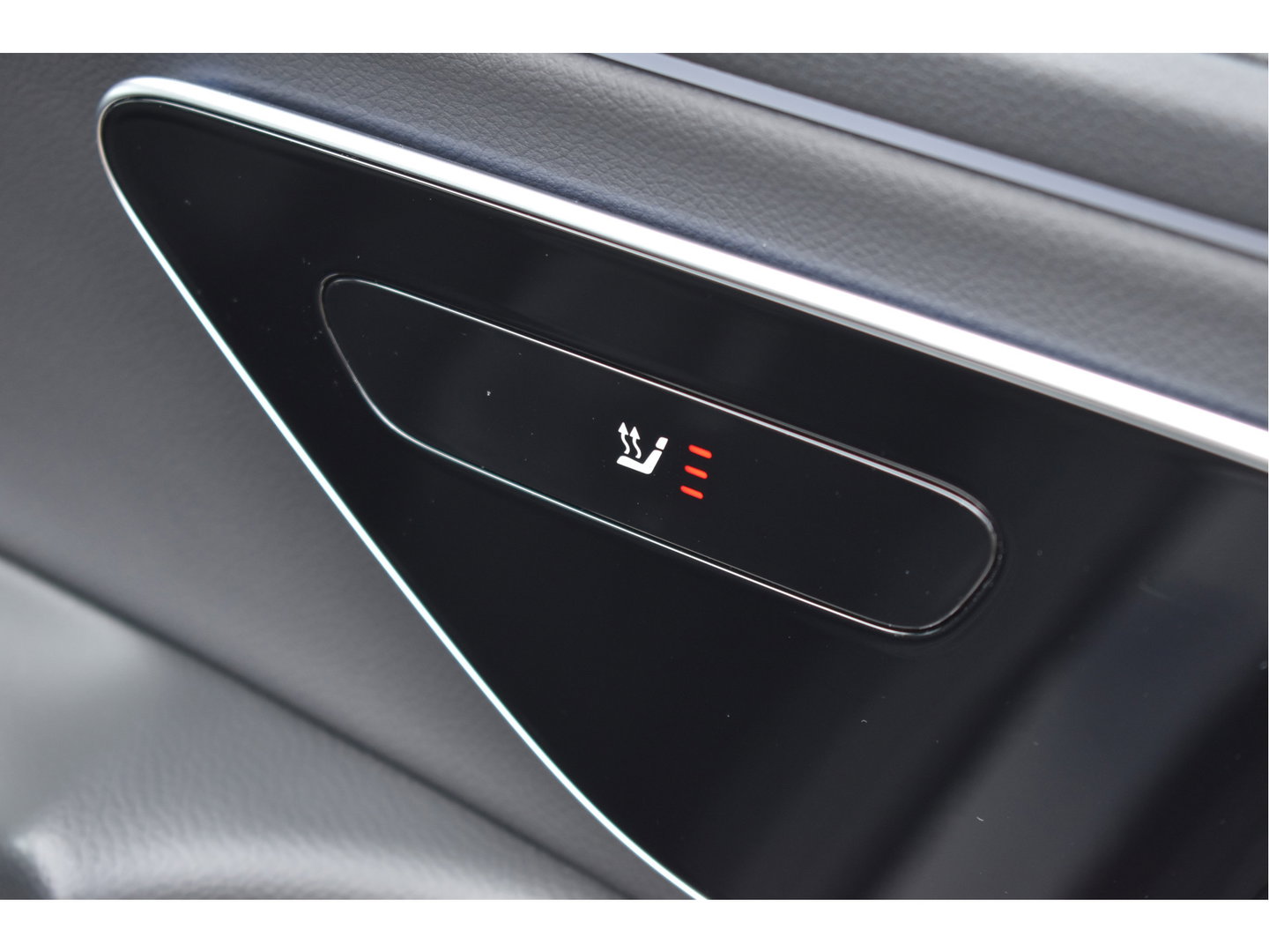 Mercedes-Benz E-Klasse Estate 300e Luxury Winterpakket Plug-In 313 pk | Elekt.trekhaak | Keyless | Widescreen | Standkachel | DAB | Stuur- & stoelverwarming | Full LED