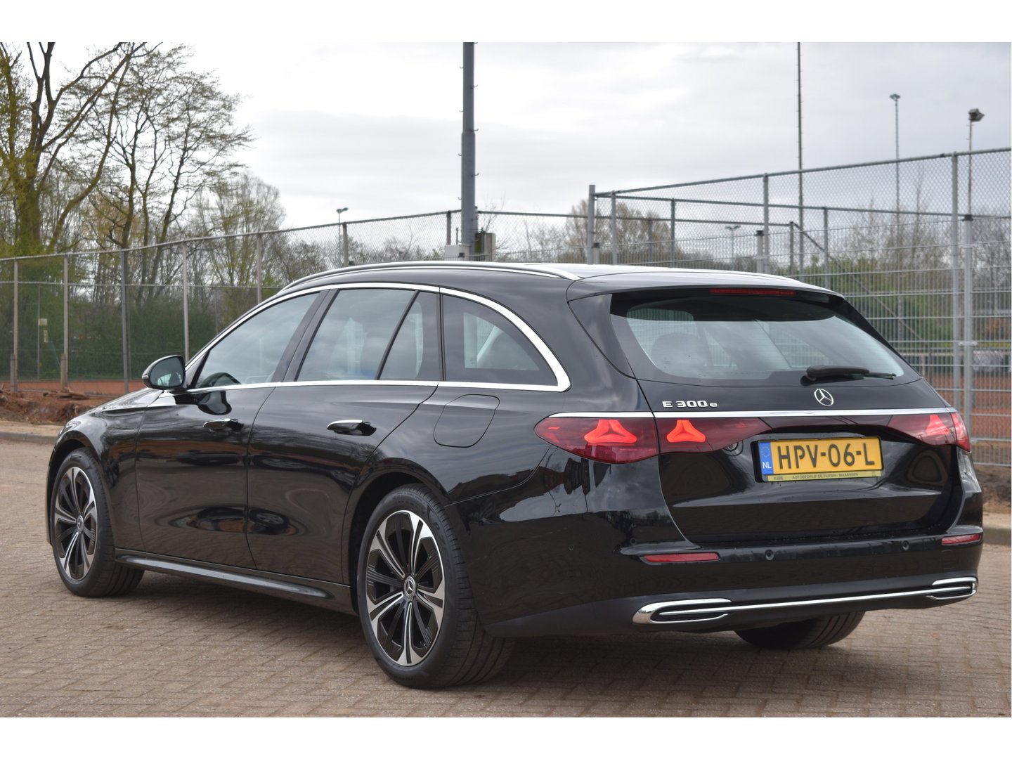 Mercedes-Benz E-Klasse Estate 300e Luxury Winterpakket Plug-In 313 pk | Elekt.trekhaak | Keyless | Widescreen | Standkachel | DAB | Stuur- & stoelverwarming | Full LED