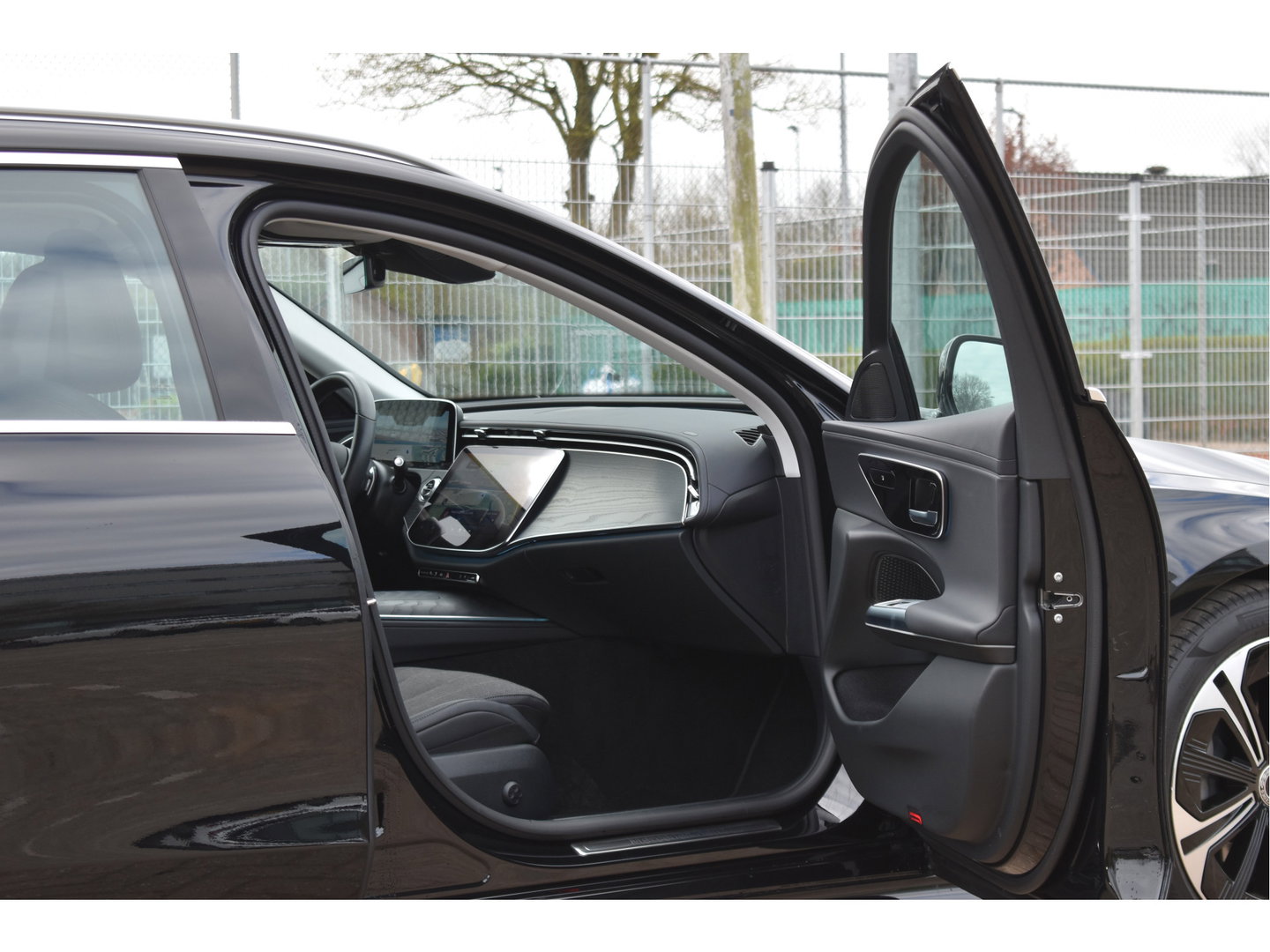 Mercedes-Benz E-Klasse Estate 300e Luxury Winterpakket Plug-In 313 pk | Elekt.trekhaak | Keyless | Widescreen | Standkachel | DAB | Stuur- & stoelverwarming | Full LED