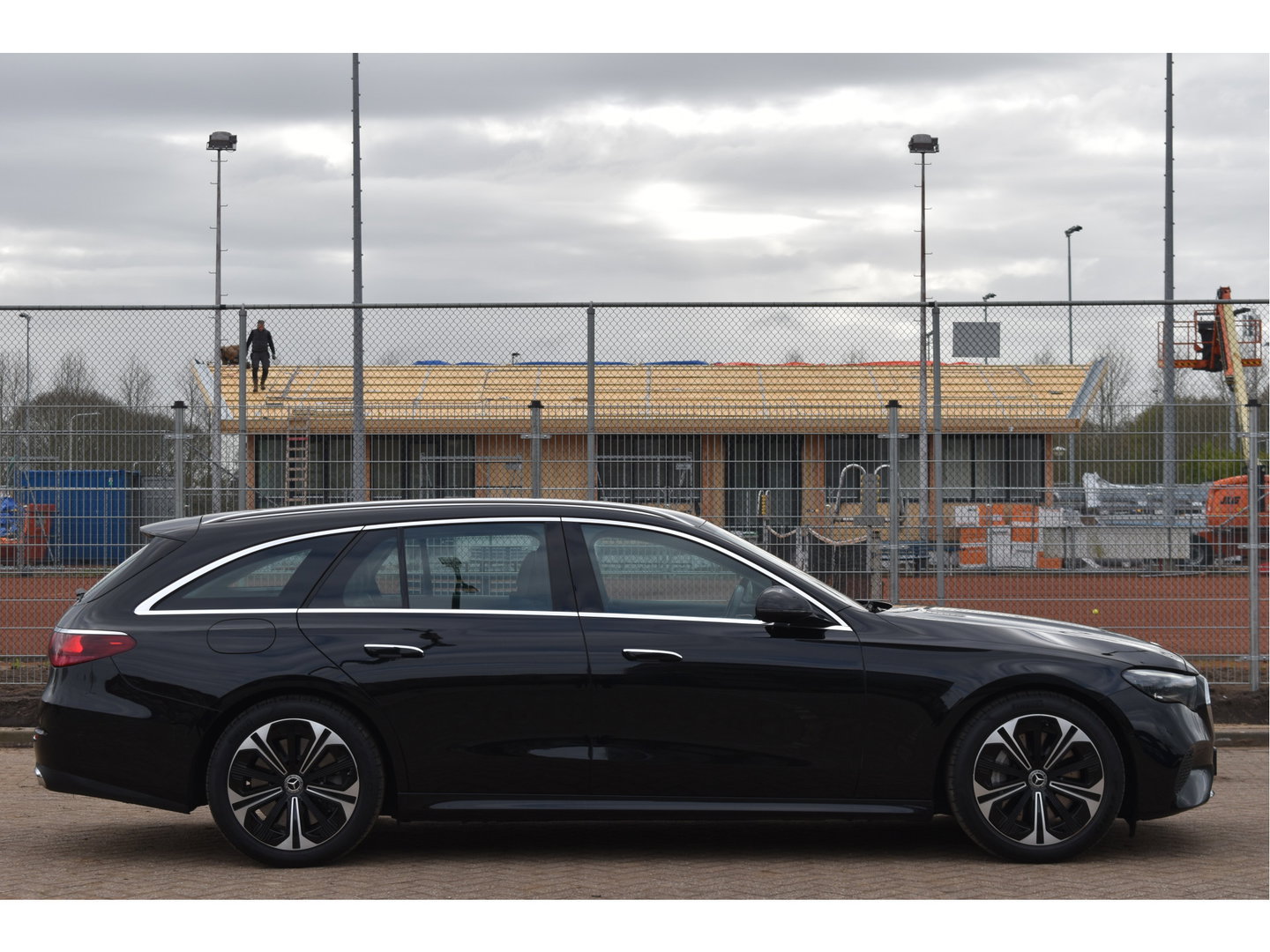 Mercedes-Benz E-Klasse Estate 300e Luxury Winterpakket Plug-In 313 pk | Elekt.trekhaak | Keyless | Widescreen | Standkachel | DAB | Stuur- & stoelverwarming | Full LED