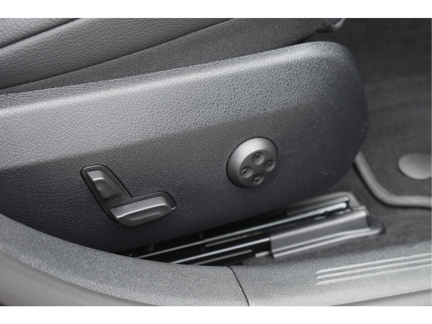 Mercedes-Benz E-Klasse Estate 300e Luxury Winterpakket Plug-In 313 pk | Elekt.trekhaak | Keyless | Widescreen | Standkachel | DAB | Stuur- & stoelverwarming | Full LED