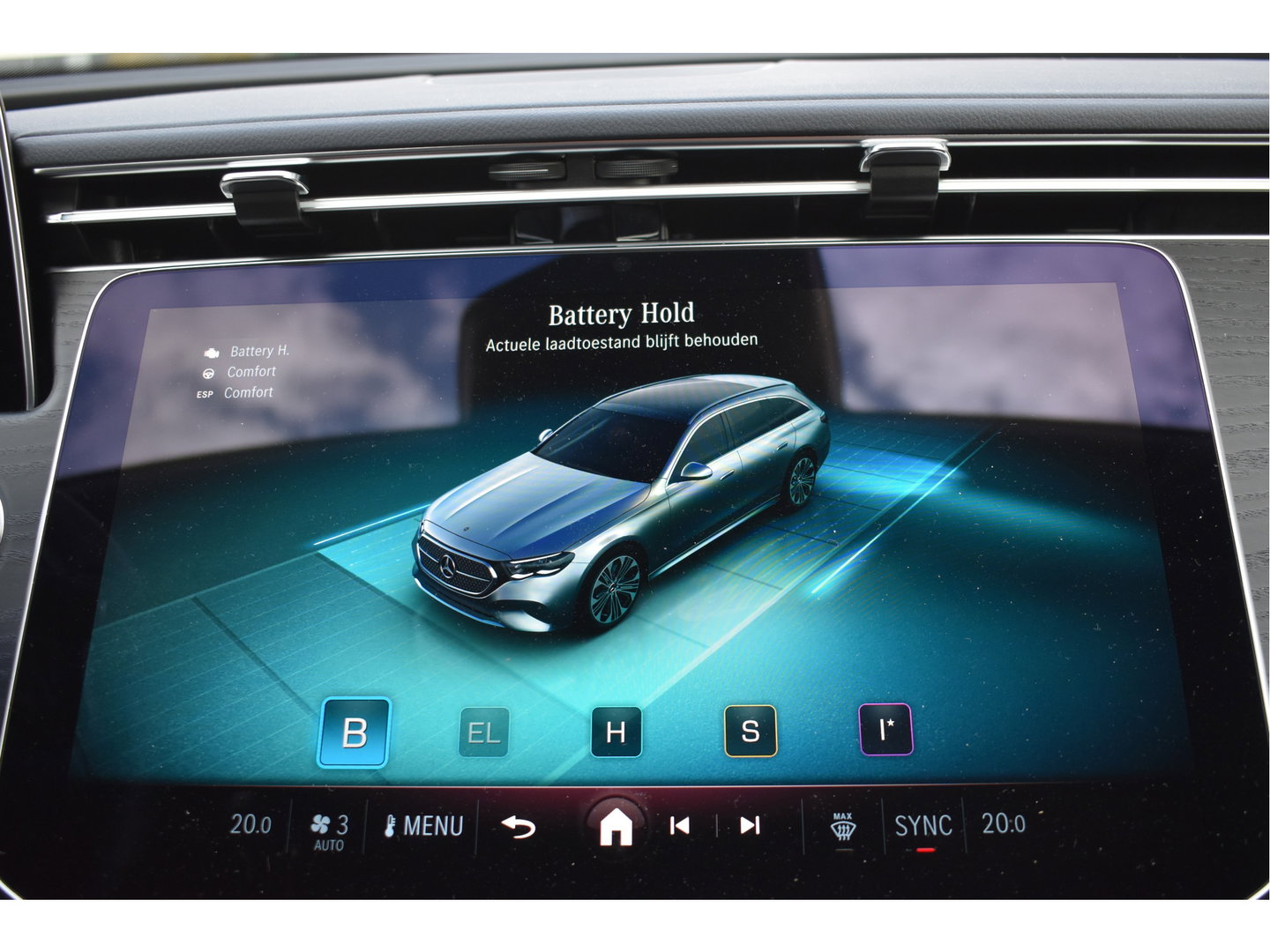 Mercedes-Benz E-Klasse Estate 300e Luxury Winterpakket Plug-In 313 pk | Elekt.trekhaak | Keyless | Widescreen | Standkachel | DAB | Stuur- & stoelverwarming | Full LED