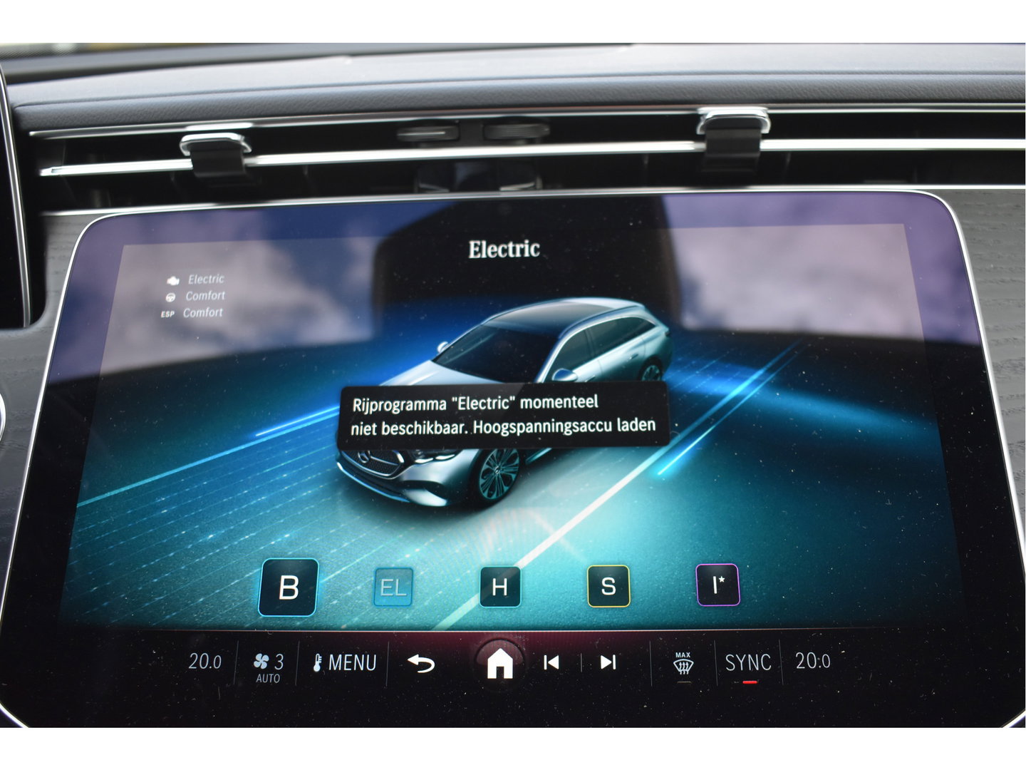 Mercedes-Benz E-Klasse Estate 300e Luxury Winterpakket Plug-In 313 pk | Elekt.trekhaak | Keyless | Widescreen | Standkachel | DAB | Stuur- & stoelverwarming | Full LED