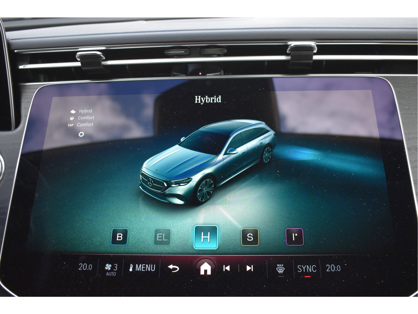 Mercedes-Benz E-Klasse Estate 300e Luxury Winterpakket Plug-In 313 pk | Elekt.trekhaak | Keyless | Widescreen | Standkachel | DAB | Stuur- & stoelverwarming | Full LED