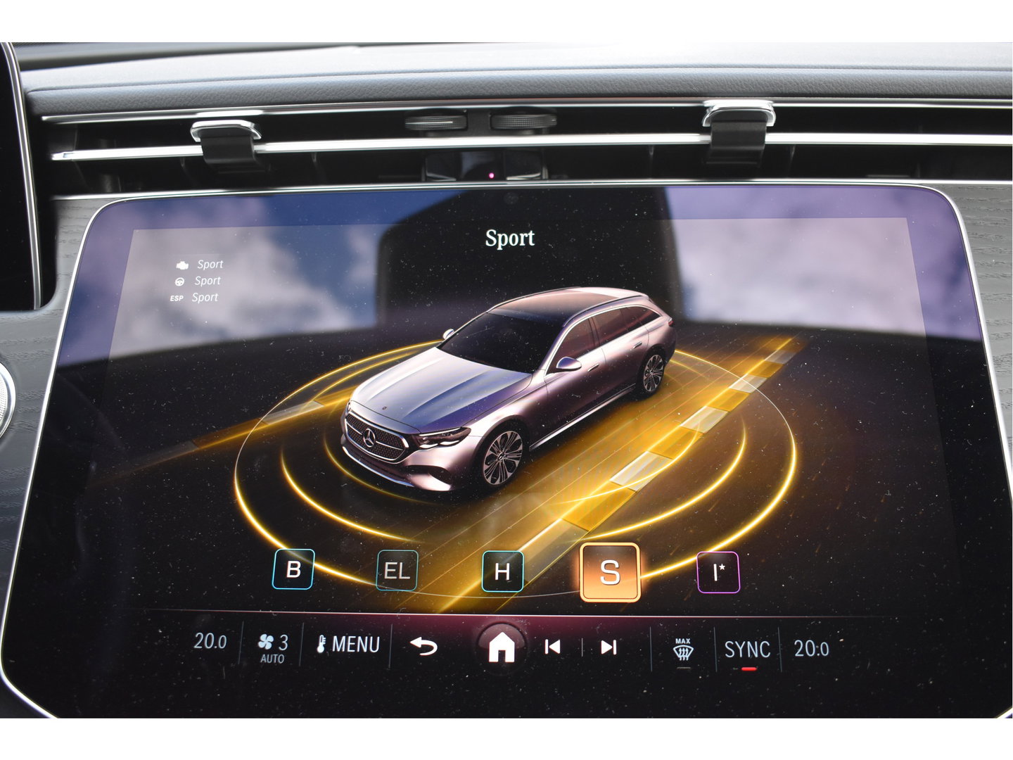 Mercedes-Benz E-Klasse Estate 300e Luxury Winterpakket Plug-In 313 pk | Elekt.trekhaak | Keyless | Widescreen | Standkachel | DAB | Stuur- & stoelverwarming | Full LED