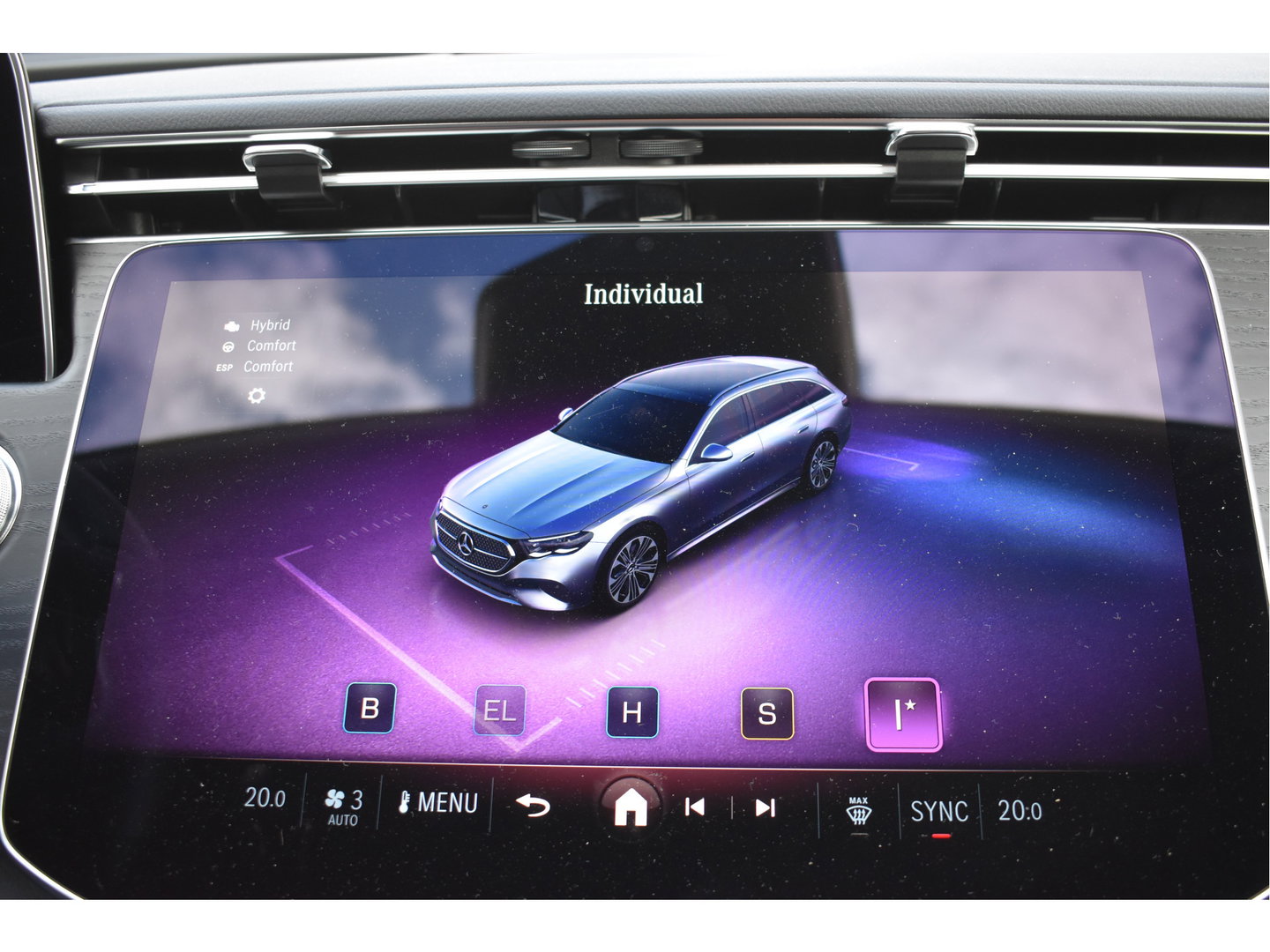 Mercedes-Benz E-Klasse Estate 300e Luxury Winterpakket Plug-In 313 pk | Elekt.trekhaak | Keyless | Widescreen | Standkachel | DAB | Stuur- & stoelverwarming | Full LED