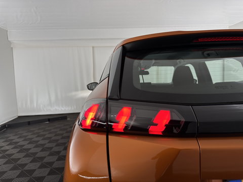 Peugeot 2008 1.2 PureTech Blue Lease Active (INCL-BTW) Aut. *FULL-LED | NAVI-FULLMAP | DIGI-COCKPIT | HEATED-SPORTSEATS | CAMERA | SHIFTPADDLES | ECC | PDC | CRUISE | CARPLAY  | TOWBAR | 16"ALU*