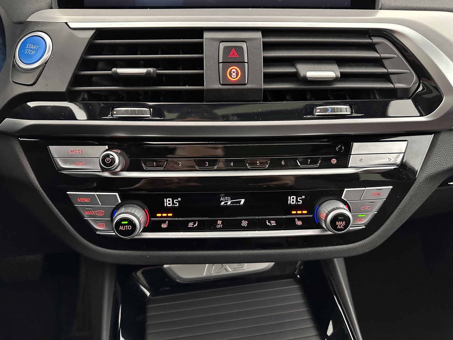 BMW iX3 High Executive 80 kWh [ 3-Fase ] (INCL-BTW) Aut. *PANO | LEATHER | HARMAN/KARDON | FULL-LED | BLINDSPOT | MEMORY-PACK | DIGI-COCKPIT | HEATED-SPORTSEATS | KEYLESS | TOPVIEW | DAB+ | NAVI-FULLMAP | HEAD-UP | PRIVACY-GLASS | 2