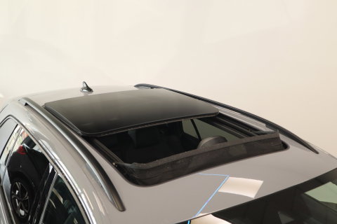 Volkswagen Golf 1.5 eTSI R-Line Business+ R-Line Panoramadak Trekhaak 24 Maanden garantie* (Vraag naar de voorwaarden)
