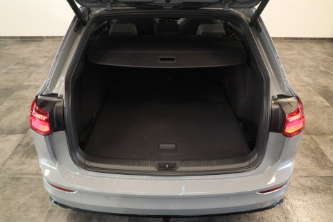 Volkswagen Golf 1.5 eTSI R-Line Business+ R-Line Panoramadak Trekhaak 24 Maanden garantie* (Vraag naar de voorwaarden)