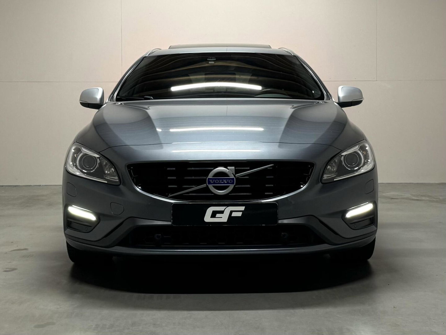 Volvo V60 2.0 T4 R-Design Pano Leer Camera Trekh. NAP